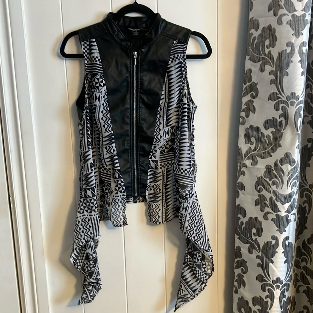 Streetwear Society Vest with front zipper